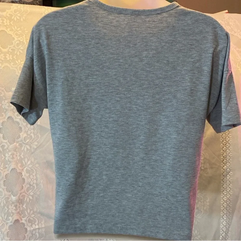 🥰Gray Kids Shirt with Smiley Flower Design 10Y